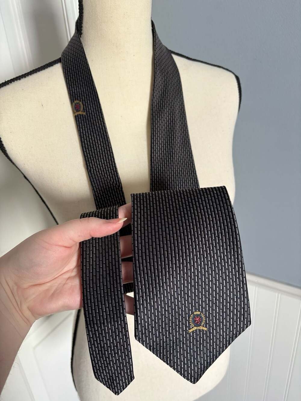 Vintage Tommy Hilfiger Silk Crest Logo Geometric Tie